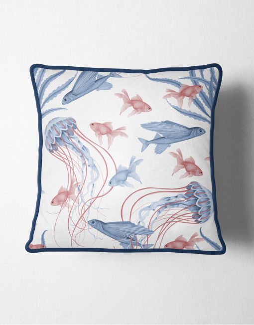 COJIN-ESTAMPADO-playa-medusas-mar-peces-blanco