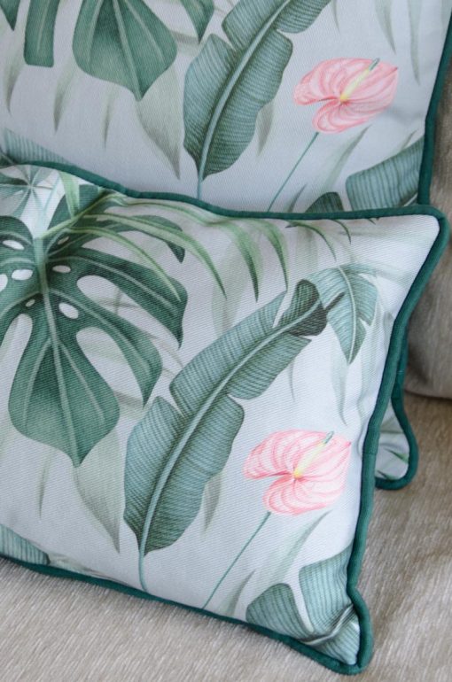 COJIN-ESTAMPADO-tropical-selva-verde-platanera-monstera-SALON-detalle